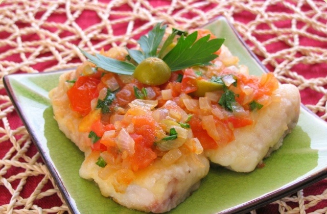 Рыба в томатном соусе с оливками